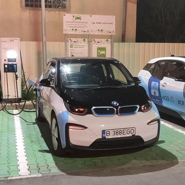 Serviciul de car sharing eGO este accesibil tuturor șoferilor posesori de card bancar, indiferent de banca emitentă