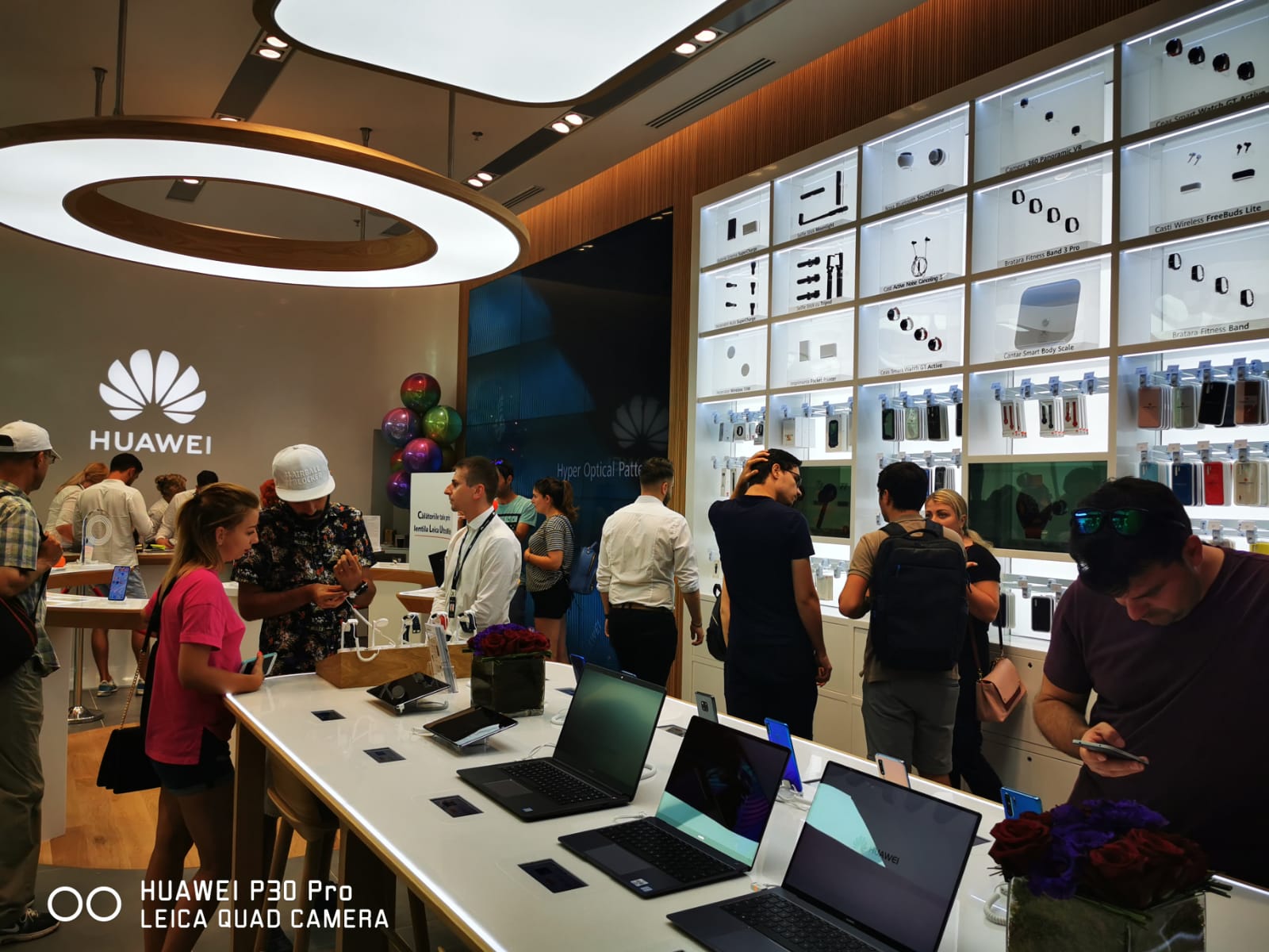 Huawei a deschis primul Huawei Experience Store din România