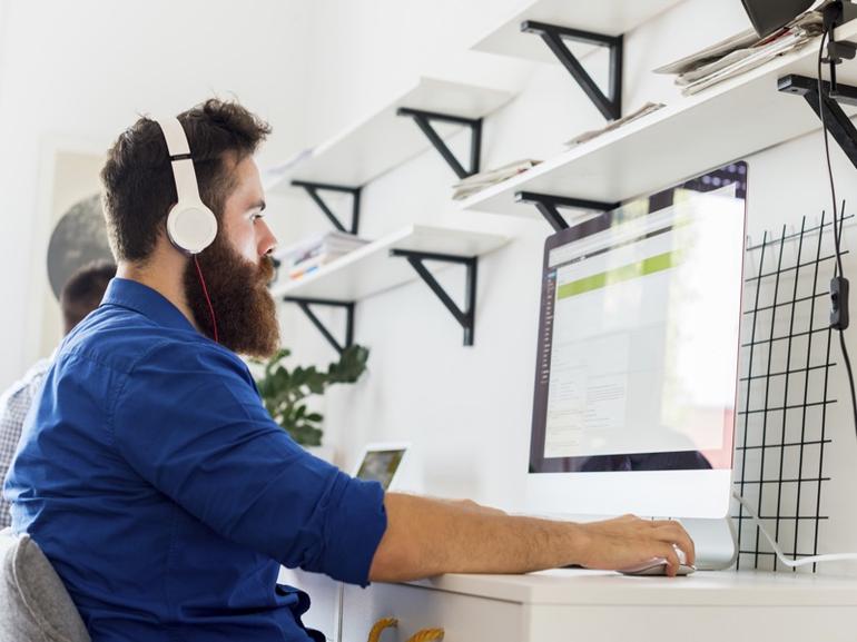 Studiu Global: O companie medie dedicată dezvoltării de aplicații software intenționează să dezvolte în medie 17 soluții în 2017