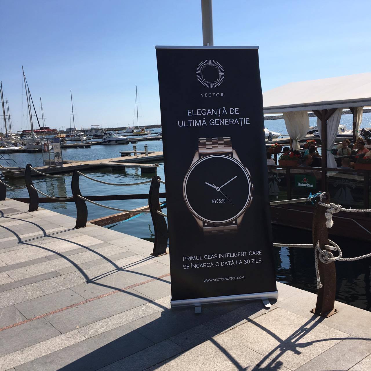 Fitbit achiziționează Vector Watch