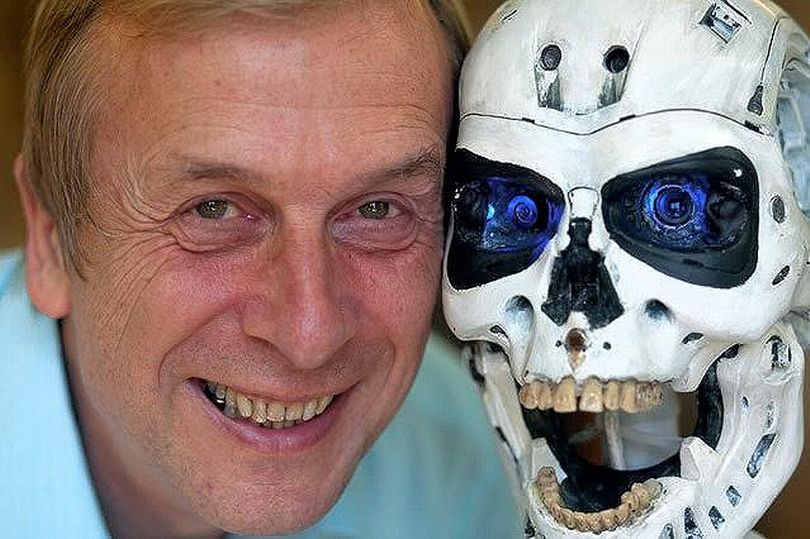 Viitorul va fi al cyborgilor. Omul de știință care conectează creierul cu AI vine la IMWorld