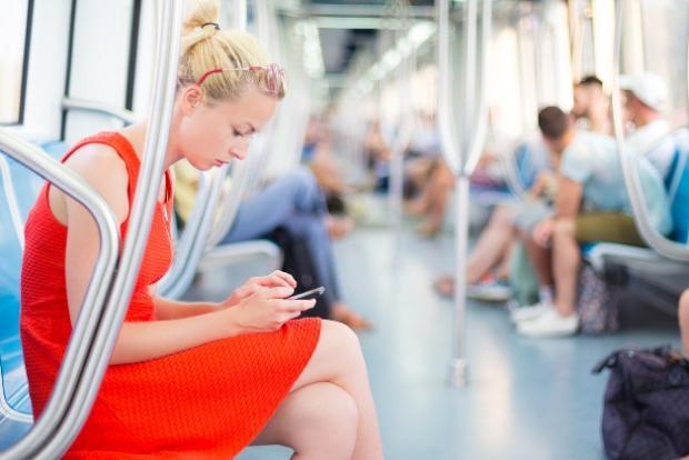 S-a lansat aplicatia mobila pentru nevazatorii din Romania care circula cu metroul