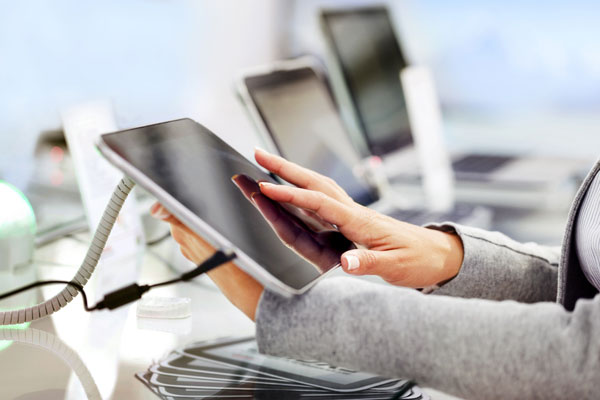 Studiul „Hei, Alexa!” confirmă: 95% dintre consumatori generației Y sunt reticenți în a avea o experiență la cumpărături asistată de roboți