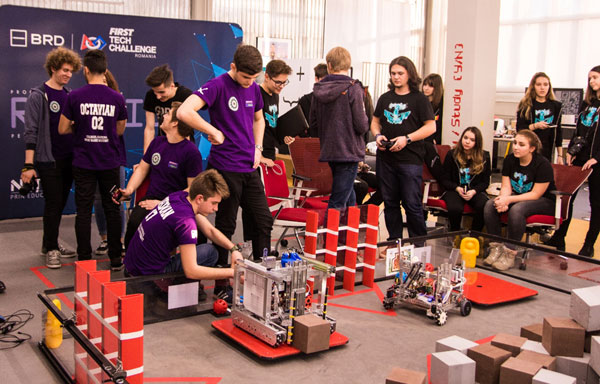 În cadrul finalei competiției de robotică „BRD FIRST Tech Challenge Romania”, 4 echipe vor fi desemnate să reprezinte România în Statele Unite ale Americii