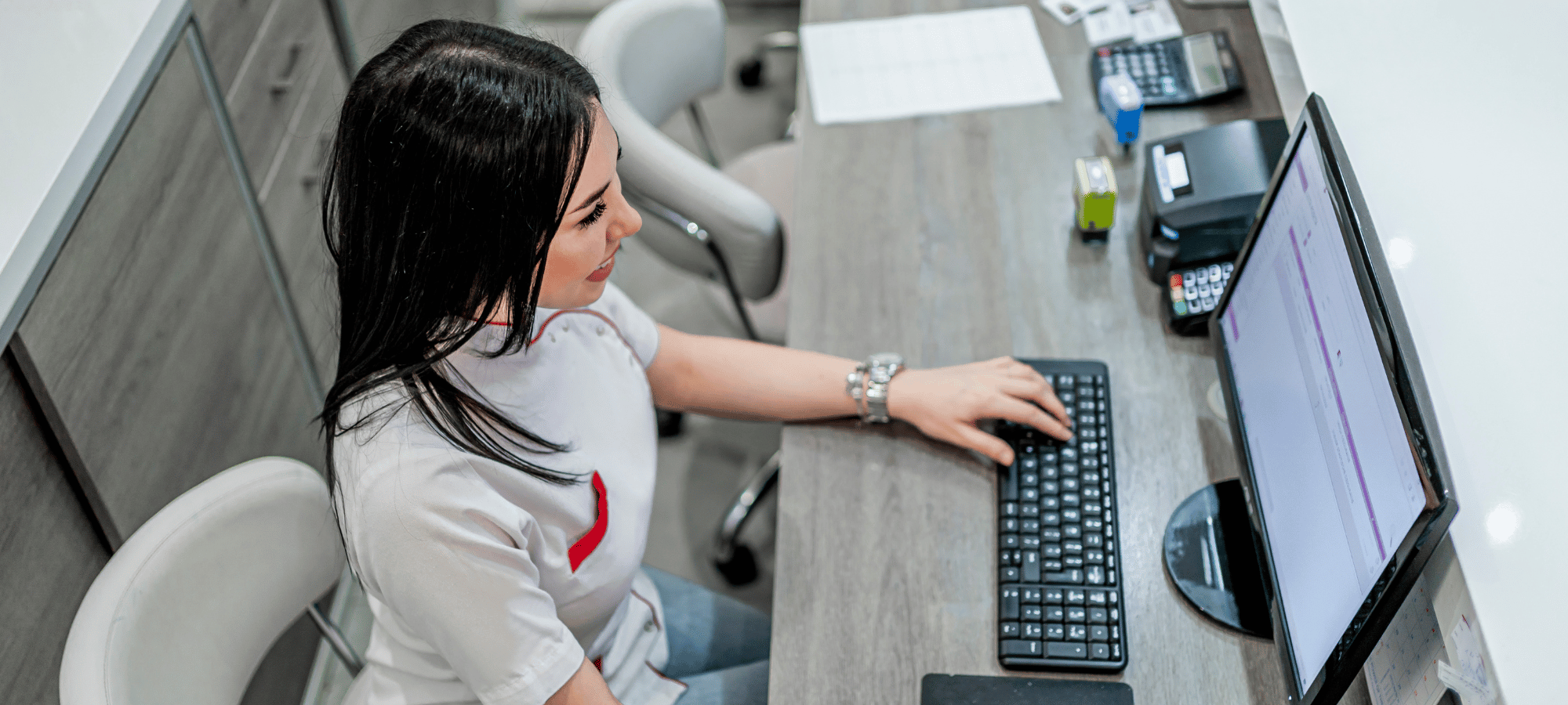 Cum să scazi costurile unei recepții prin aplicații software dedicate?