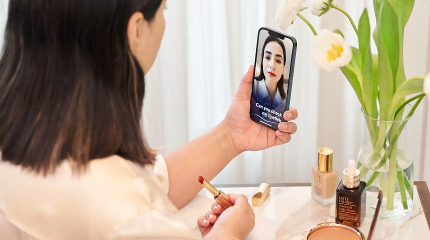 Estée Lauder implementează tehnologia AI pentru a crește vânzările