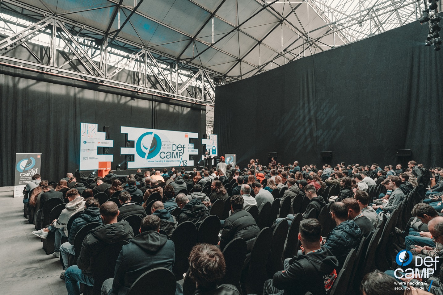 Vulnerabilitățile din tehnologiile cloud, din dispozitivele smart sau din telecomunicații, precum și impactul AI au fost printre cele mai importante subiecte abordate la DefCamp