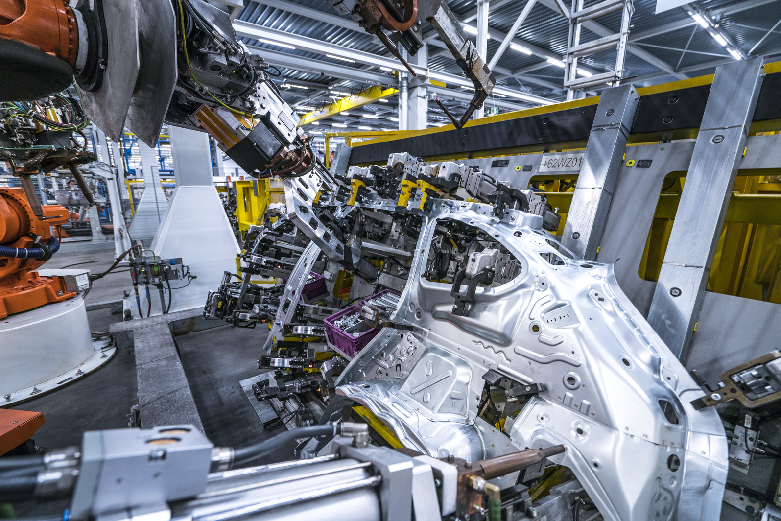 Smart Data Analytics: BMW Group se bazează pe utilizarea inteligentă a datelor de producţie pentru procese eficiente şi calitate premium