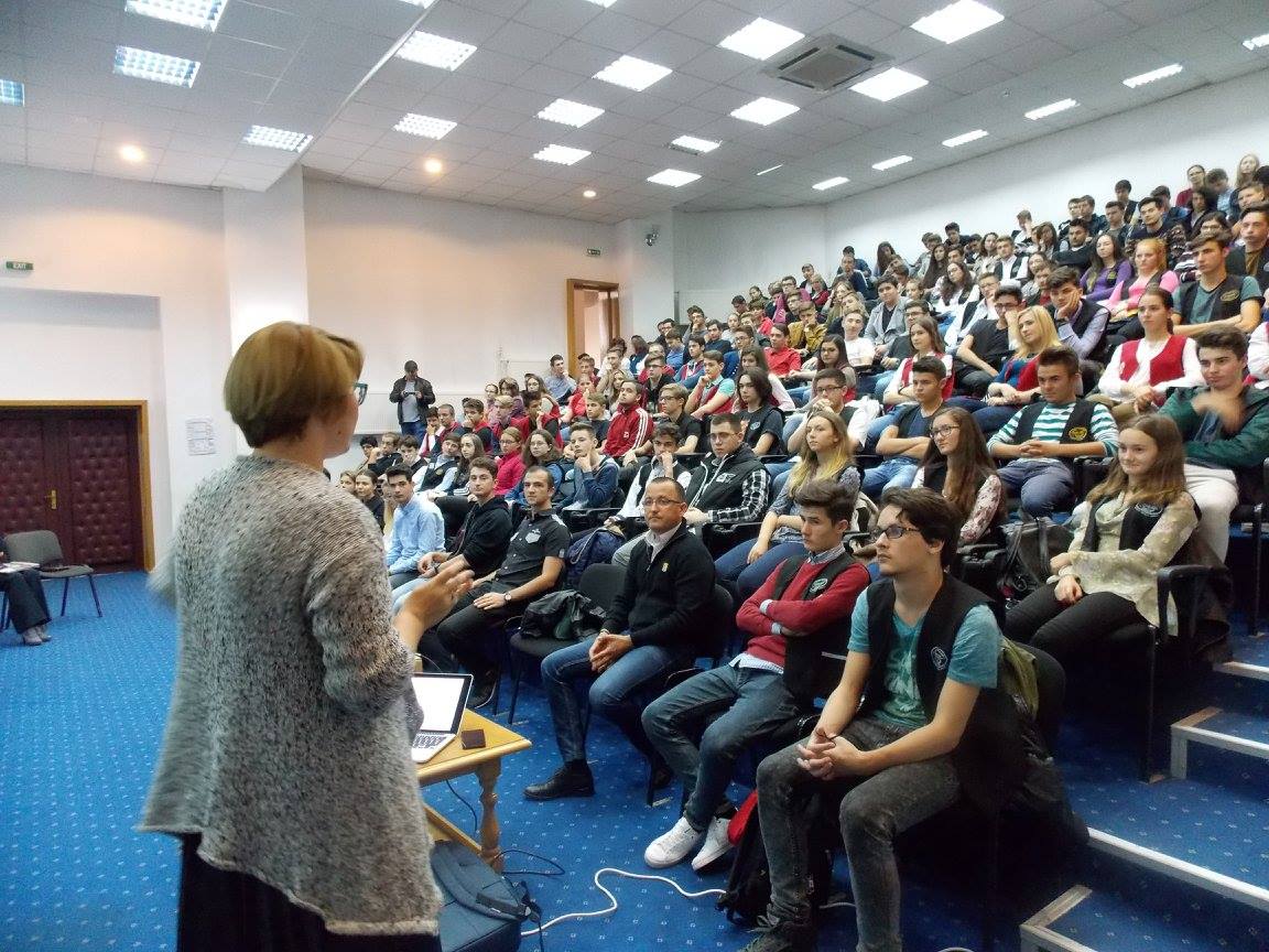 2000 de liceeni pasionați de IT din România construiesc aplicaţii mobile sau alte proiecte tehnice prin programul Opening Opportunities, organizat de Asociația Techsoup și Microsoft România