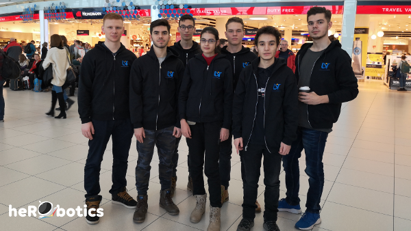 Elevii echipei heRObotics din Timișoara programează roboți aflați la bordul Stației Spațiale Internaționale, cu sprijinul BRD