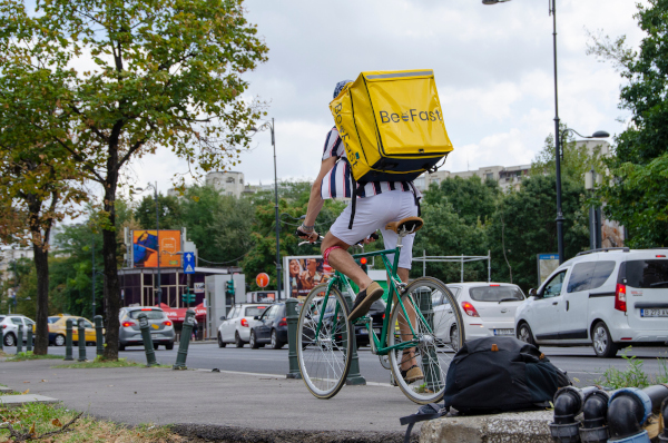 BeeFast mută peste noapte afacerile offline în online printr-o soluție integrată shop – livrare