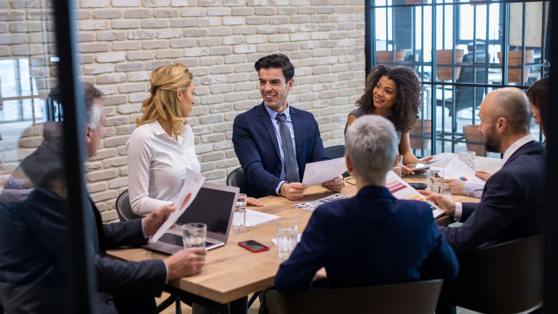 Cum aleg aplicația software potrivită companiei mele?