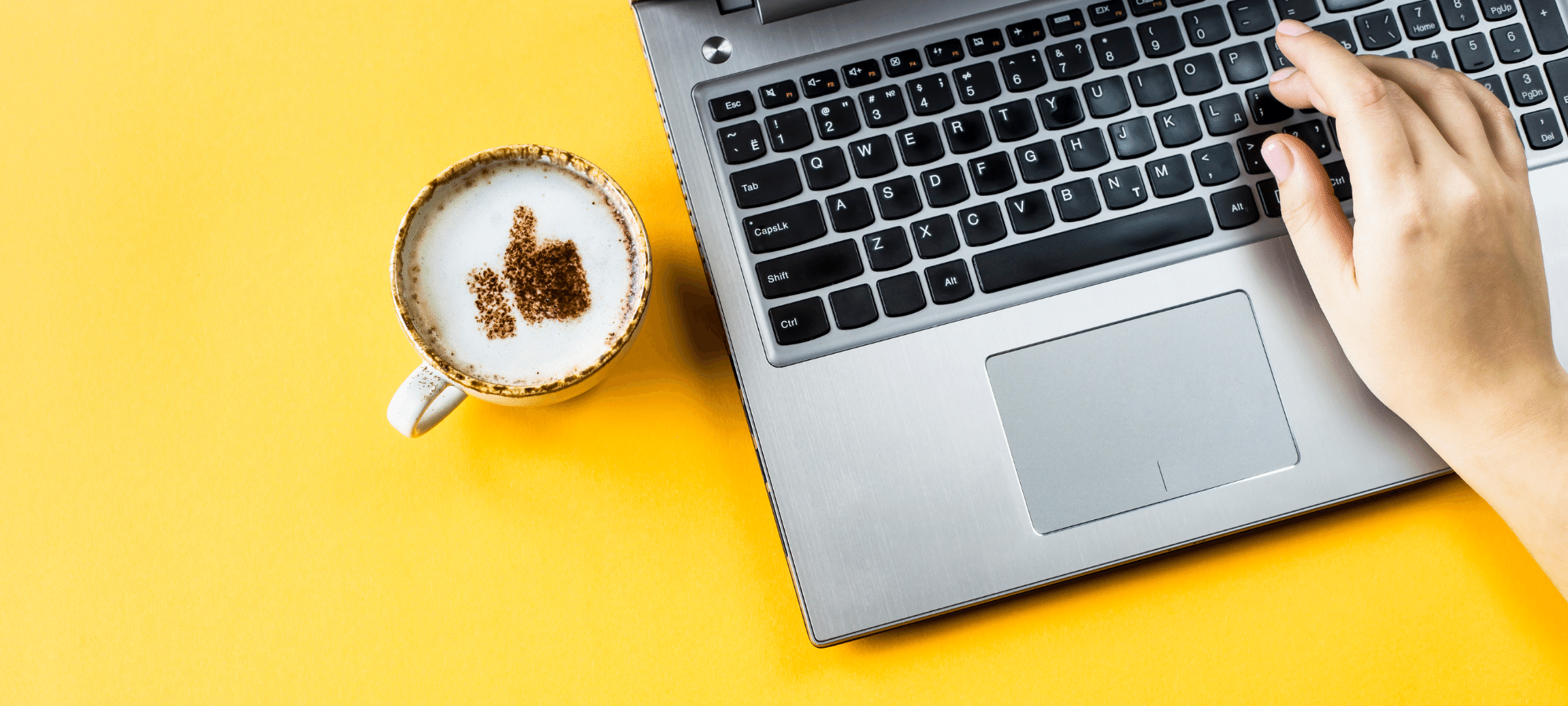 Cum pot îmbunătăți aplicațiile software CRM activitatea companiilor prin intermediul platformelor Social Media?