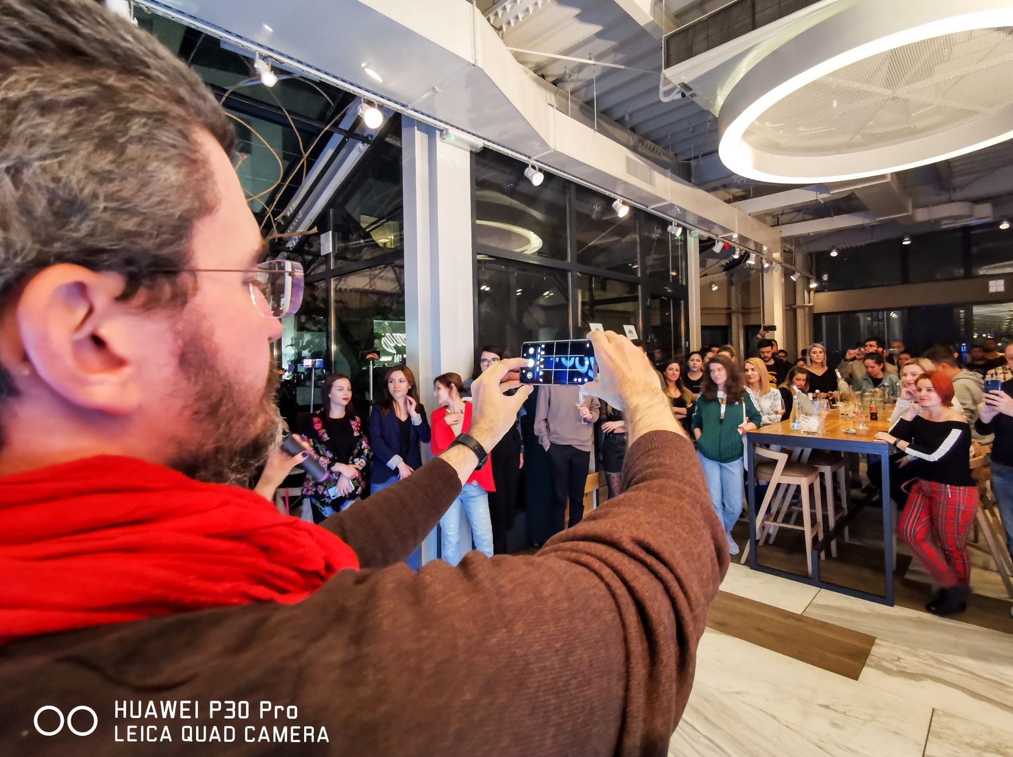 Huawei P30 Pro – smartphone-ul care aduce Luna de 50 de ori mai aproape