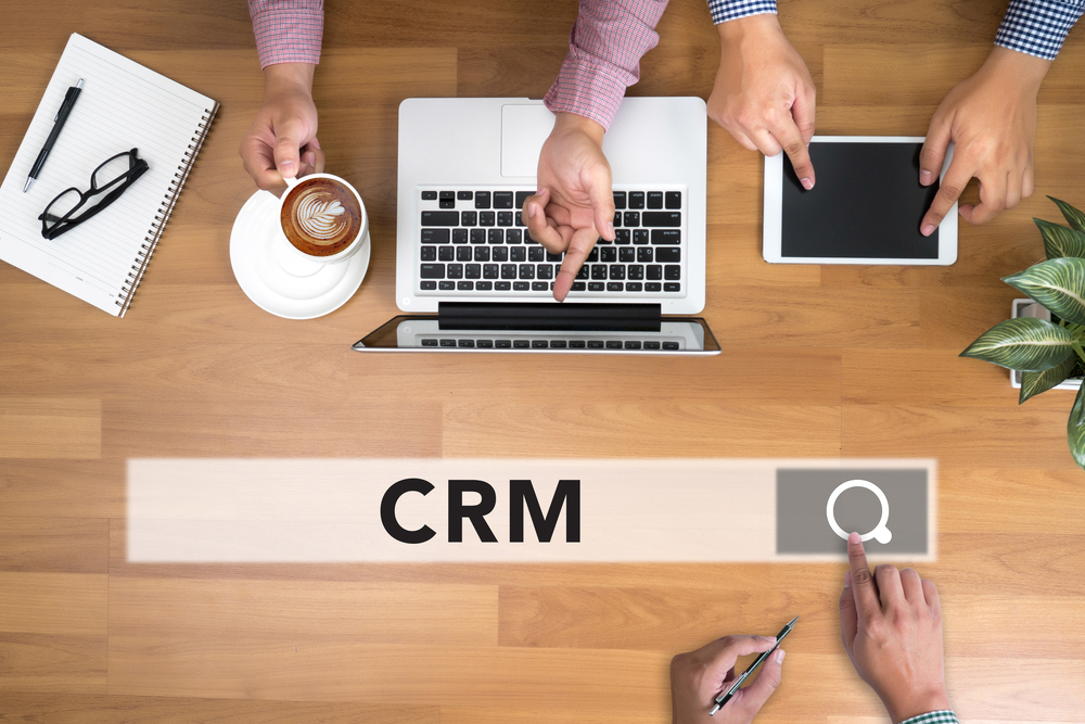 Cât costă o aplicație software CRM și ce beneficii aduce unei companii?
