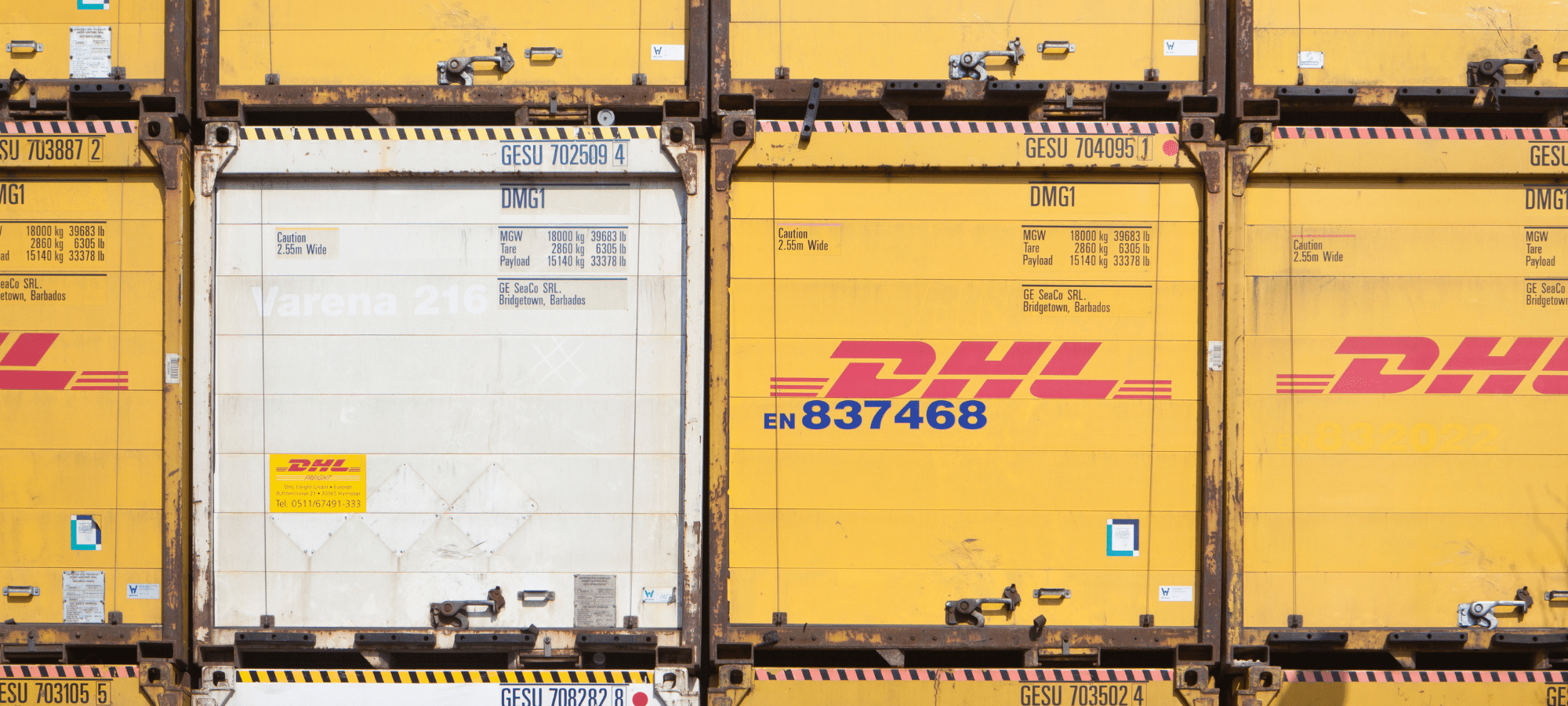 Cum a reușit DHL să gestioneze milioane de documente prin implementarea unei aplicații software?